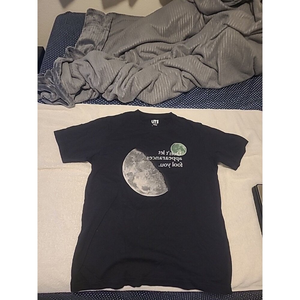 Uniqlo Haruki Murakami Radio Tokyo 1Q84 Moon Tee Shirt Small